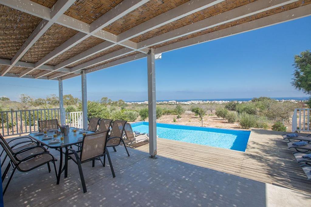 Ioanni Helios - Stunning 4 Bedroom - Few Minutes Drive To Fig Tree Bay Villa Protaras