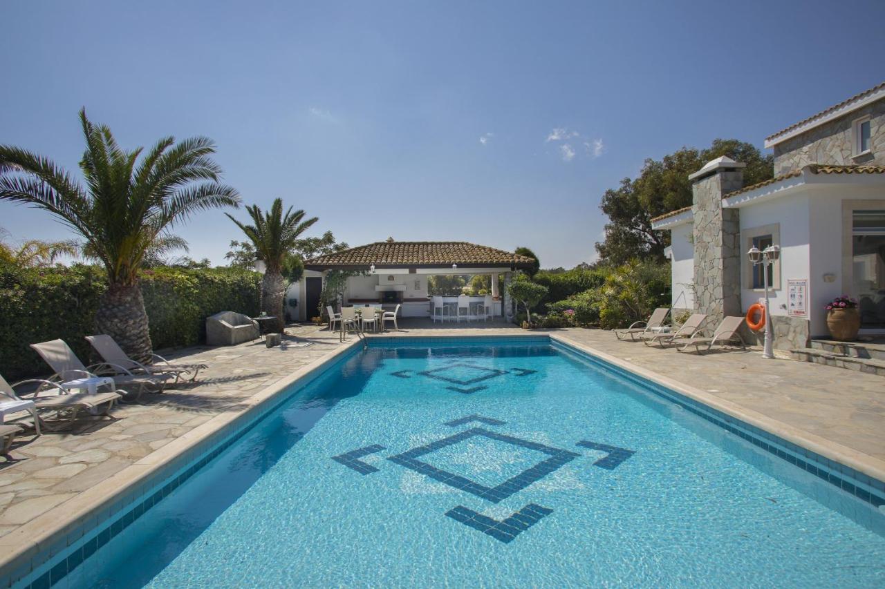 Mazeri Villa