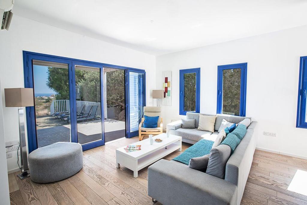 Ioanni Helios - Stunning 4 Bedroom - Few Minutes Drive To Fig Tree Bay