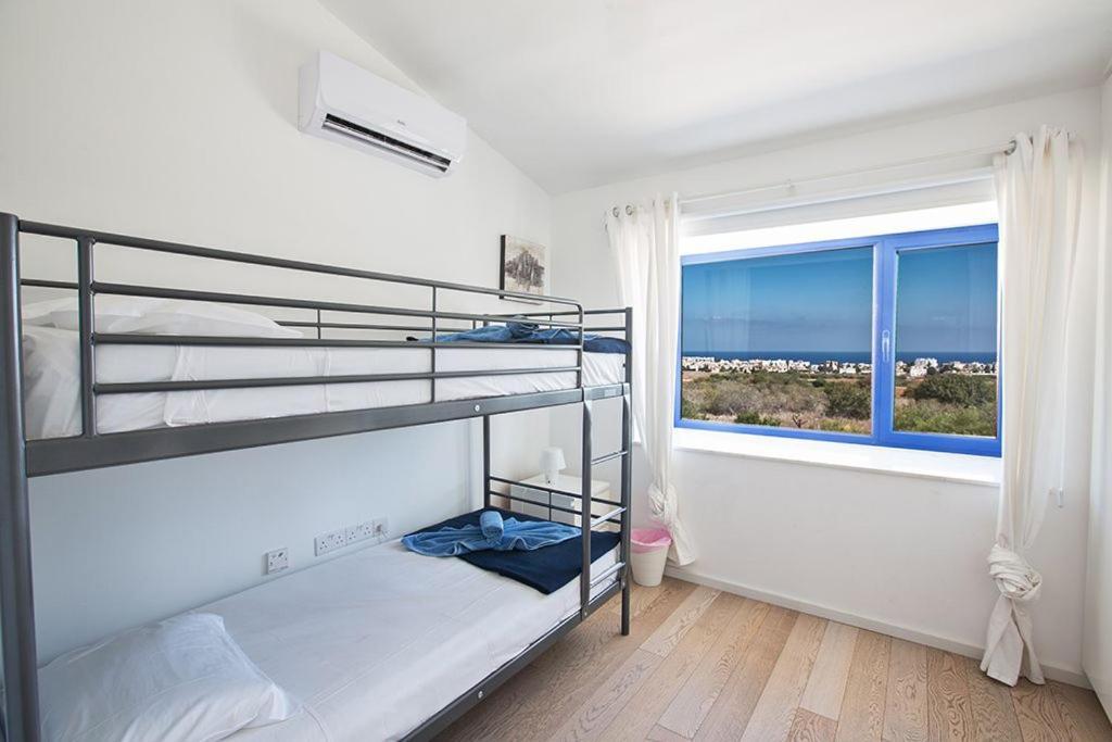 Villa Ioanni Helios - Stunning 4 Bedroom - Few Minutes Drive To Fig Tree Bay Protaras