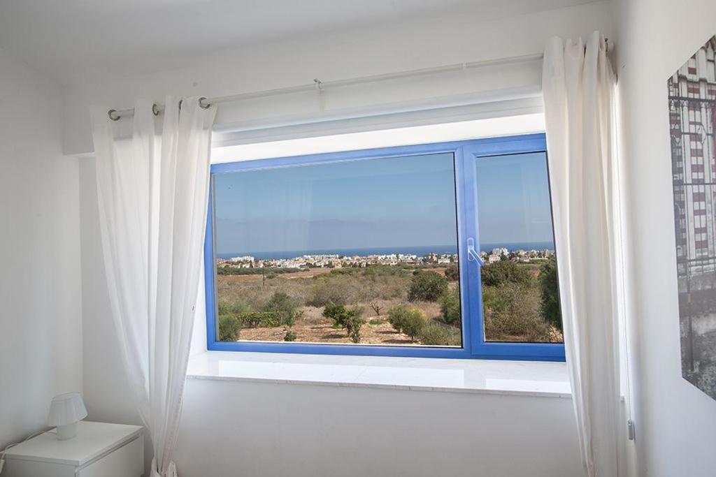 Ioanni Helios - Stunning 4 Bedroom - Few Minutes Drive To Fig Tree Bay Protaras