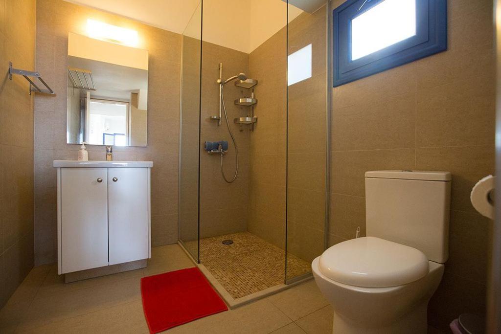 Ioanni Helios - Stunning 4 Bedroom - Few Minutes Drive To Fig Tree Bay Villa *