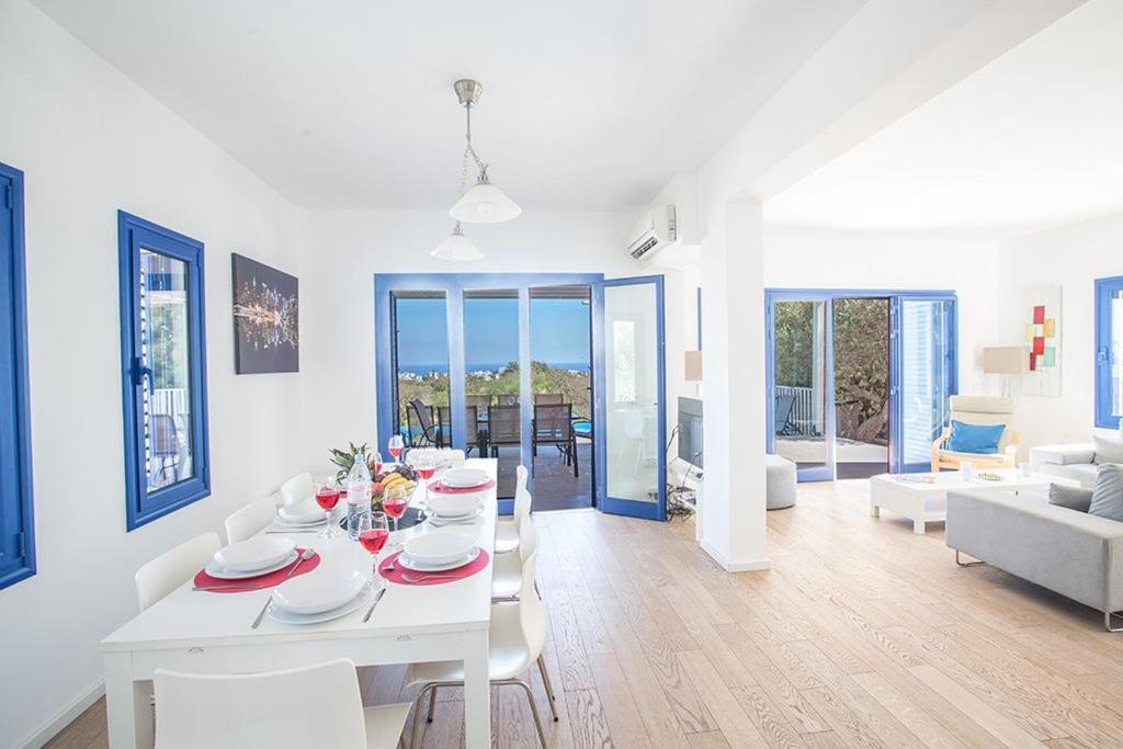 Ioanni Helios - Stunning 4 Bedroom - Few Minutes Drive To Fig Tree Bay Protaras