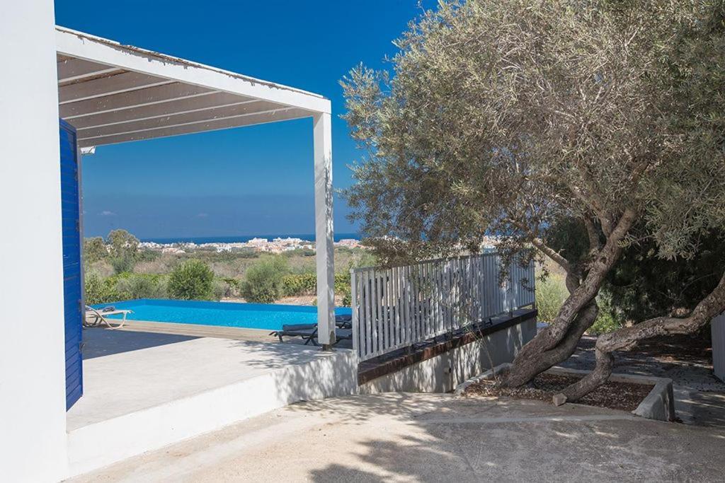 Ioanni Helios - Stunning 4 Bedroom - Few Minutes Drive To Fig Tree Bay *