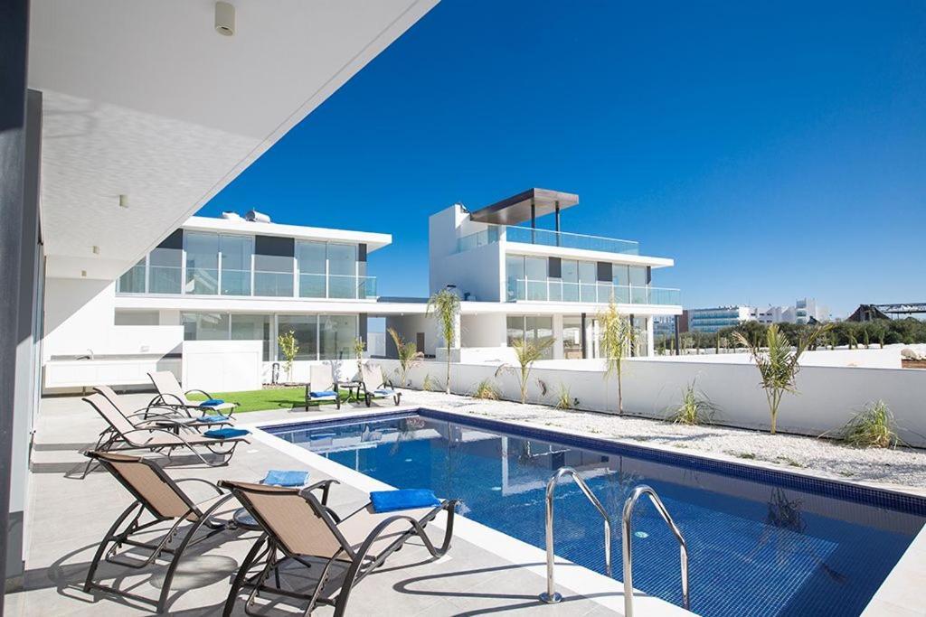Villa Neve Aq Ol14 *