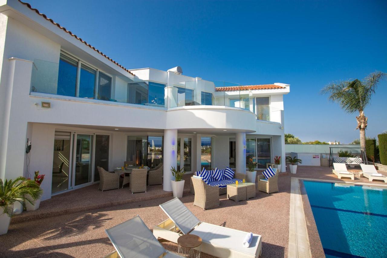 Villa 113 *