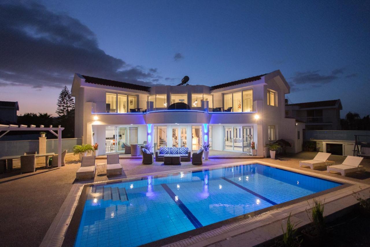 Villa 113 *