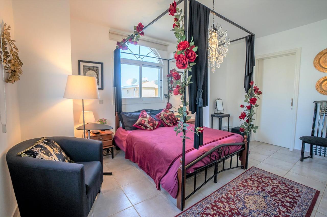 & Poetry Villa *