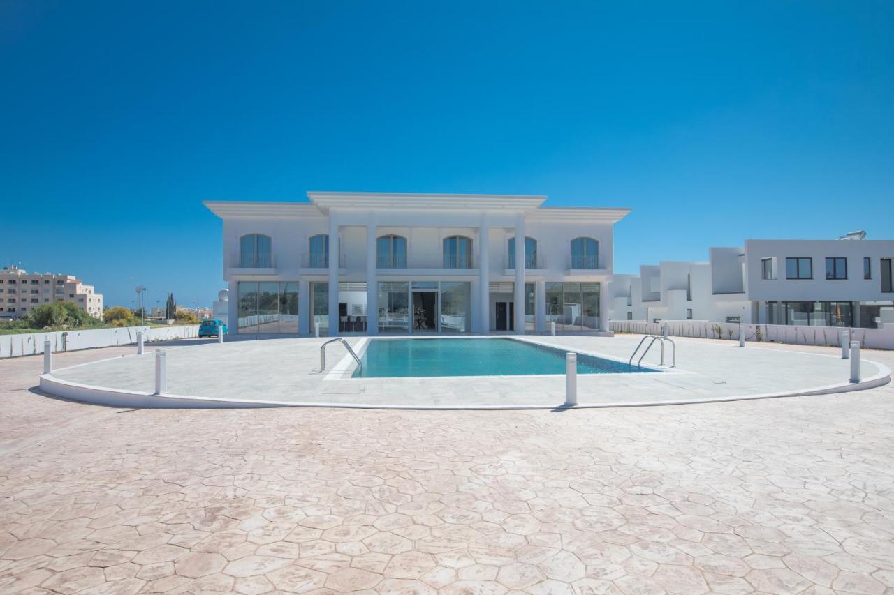 Maxor Palace *