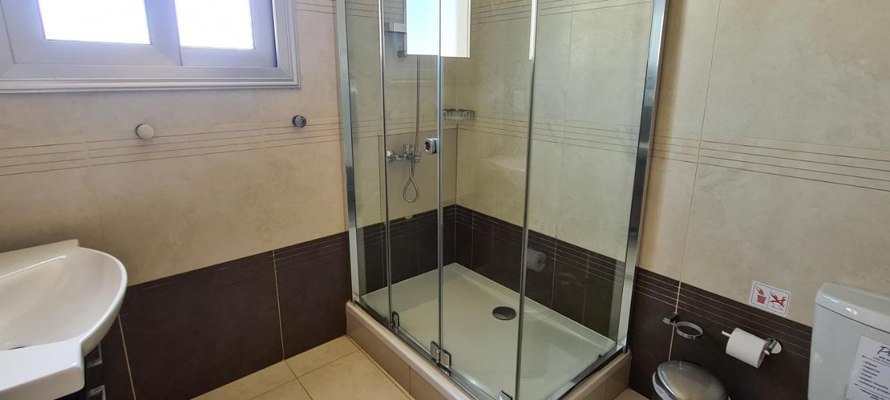 Phaedrus Living: Seafront Luxury Flat Pallini Court 113