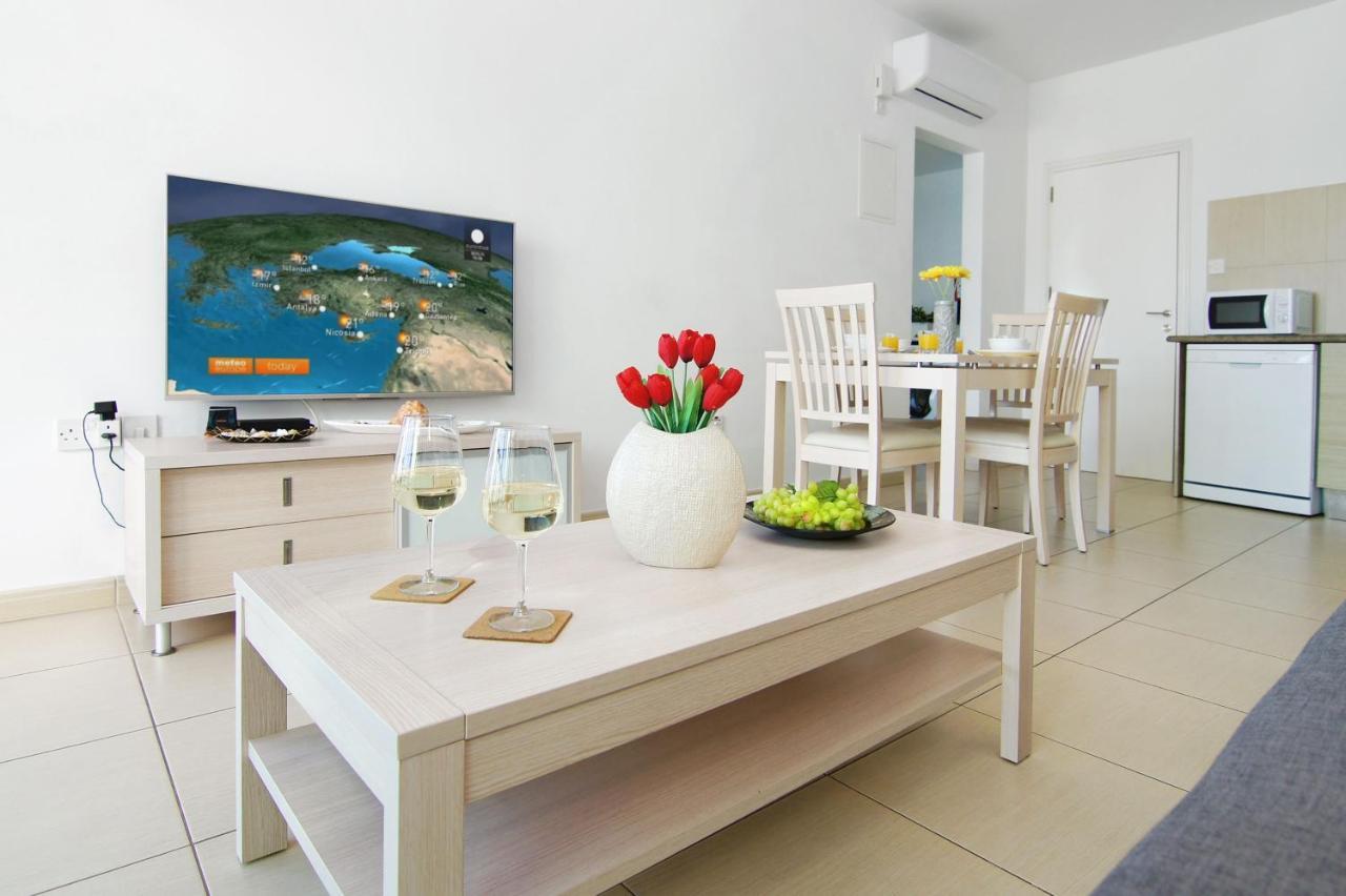 Veronica - Coralli Beachfront Holiday home *