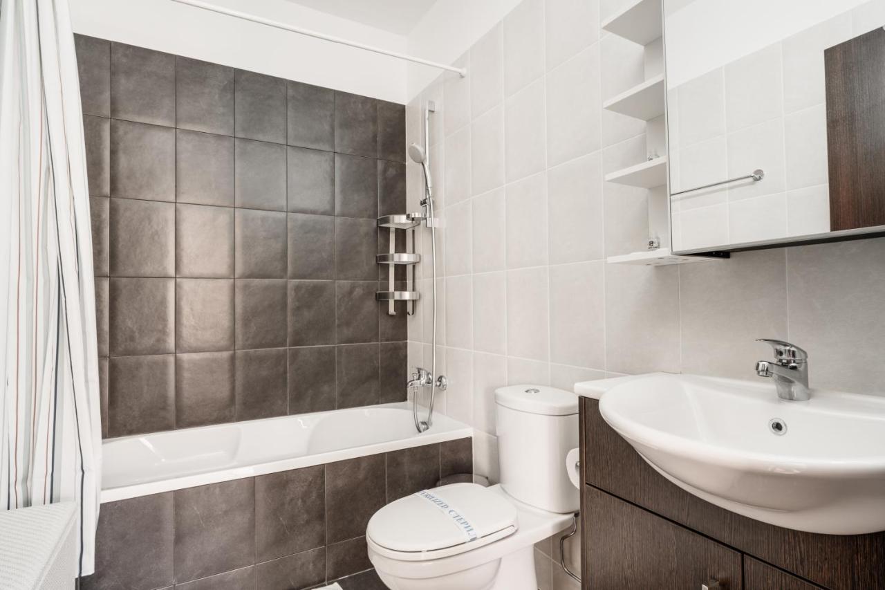 Lovely 2 Bedroom Family W/ Pool Apartment