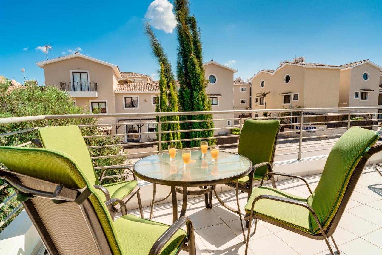 Lovely 2 Bedroom Family W/ Pool Apartment *