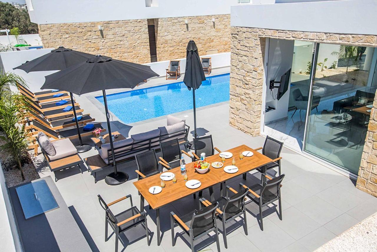 Villa Vie Blue 1 *