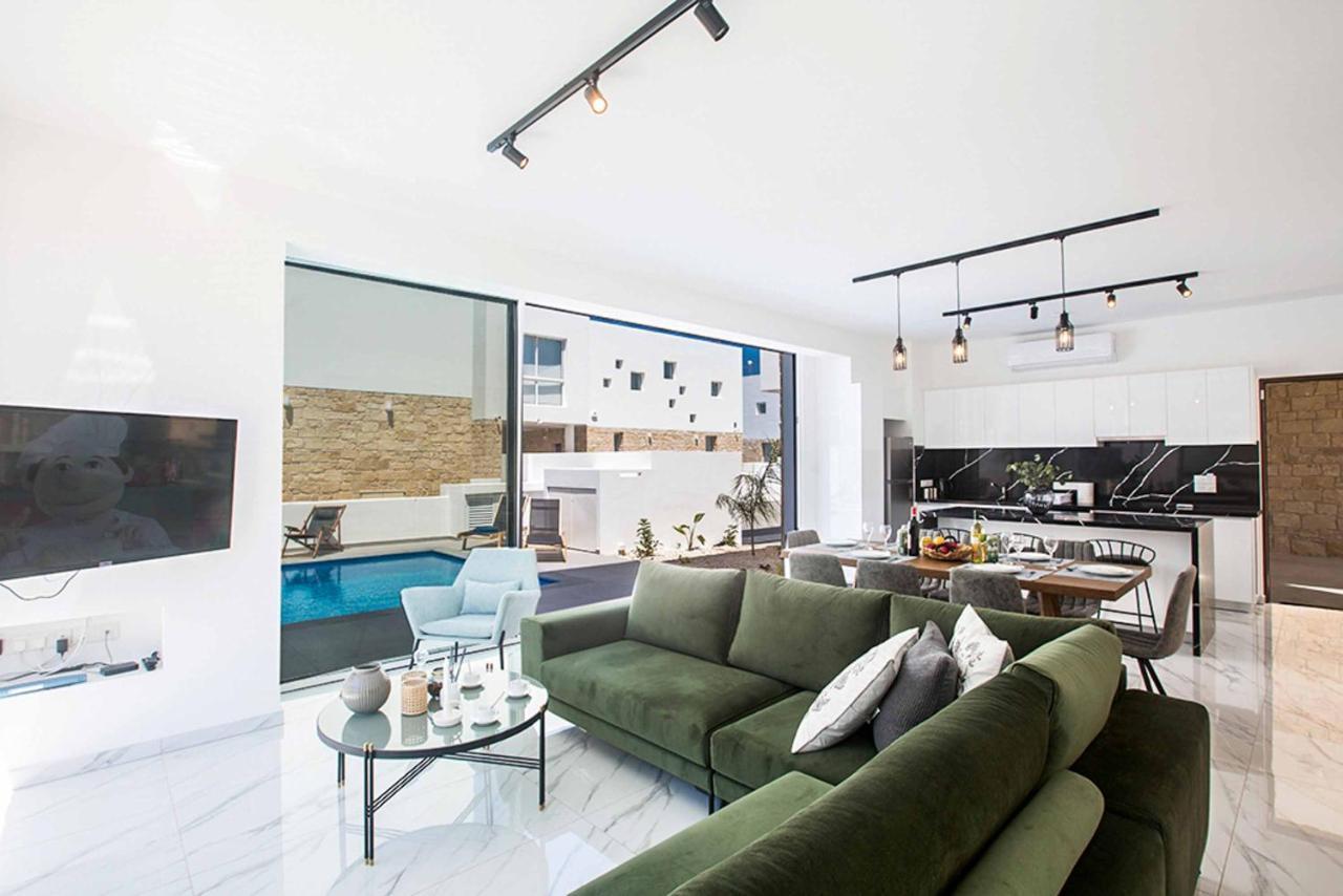 Villa Vie Blue 1