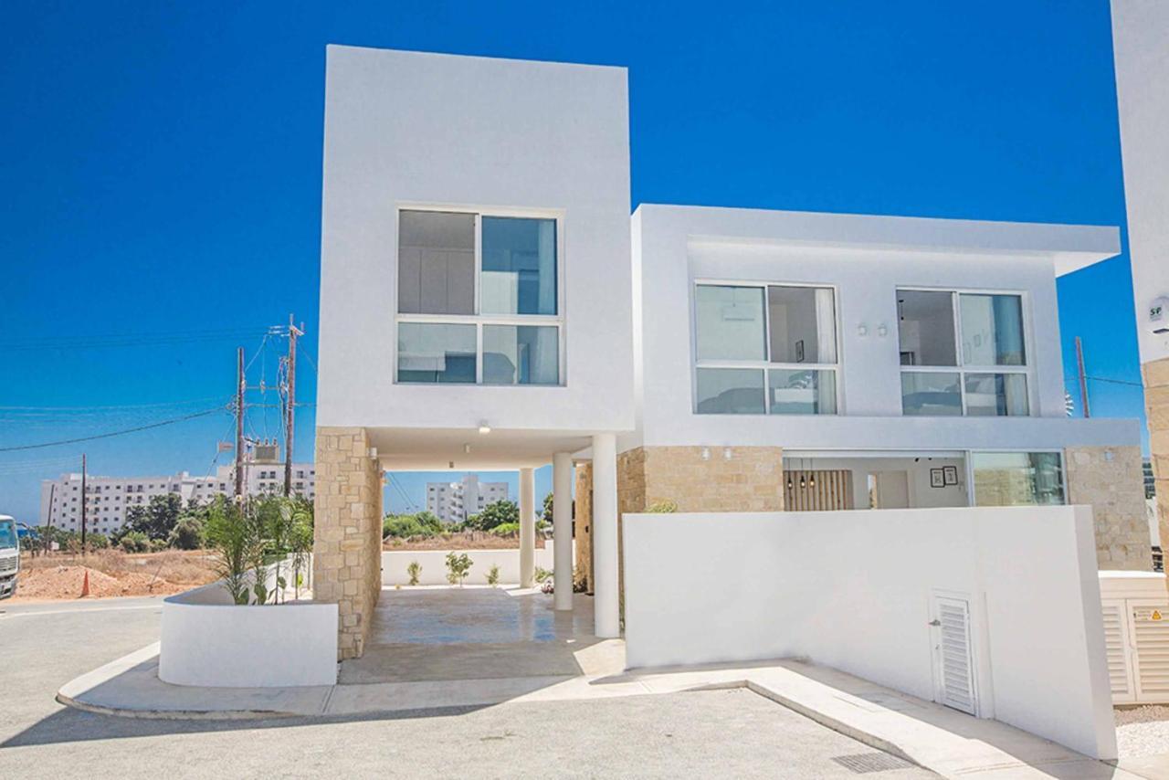 Villa Vie Blue 1 *