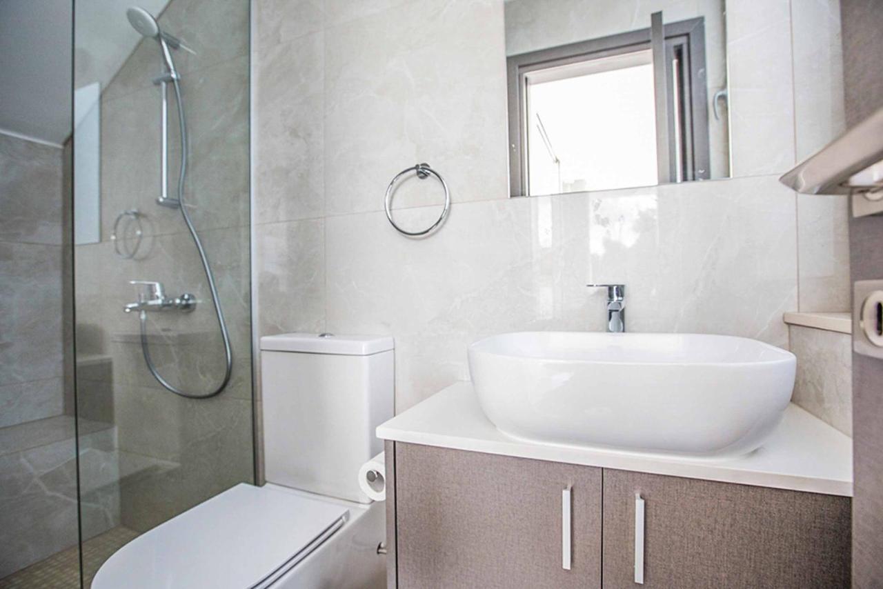 Olivine 21 * Protaras