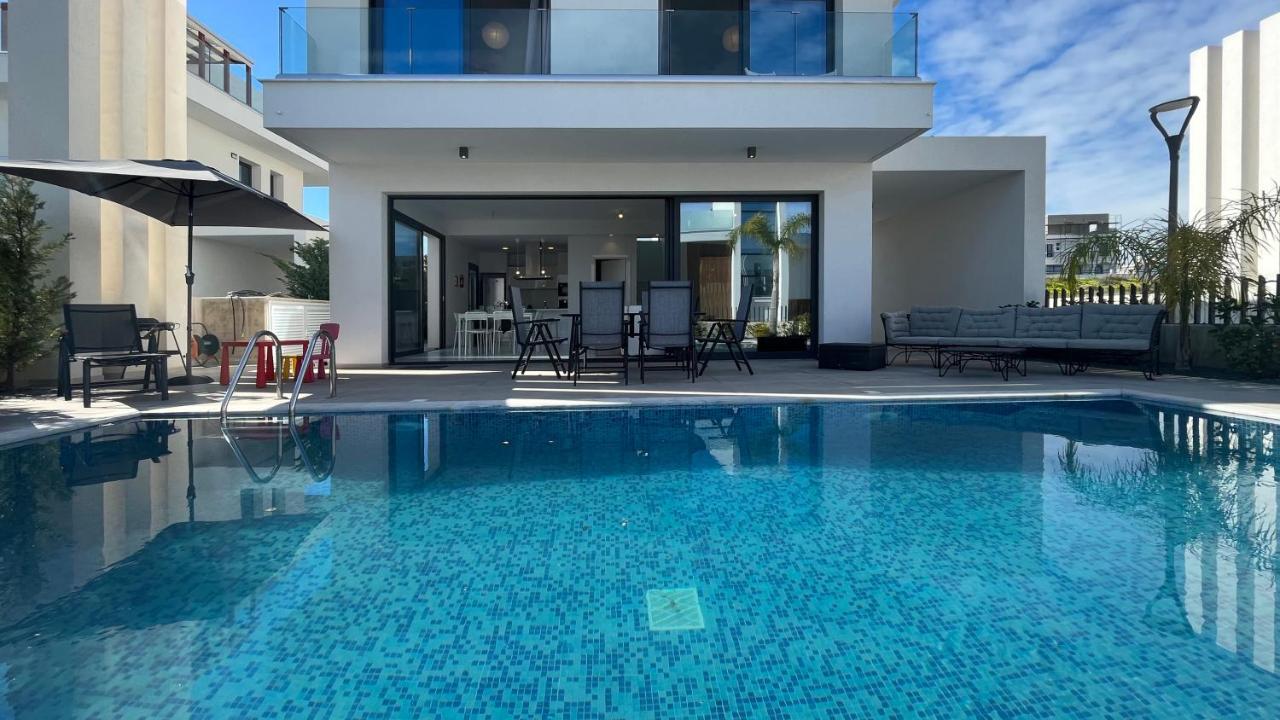 By The Bay Villa,3 Br/pool Villa *