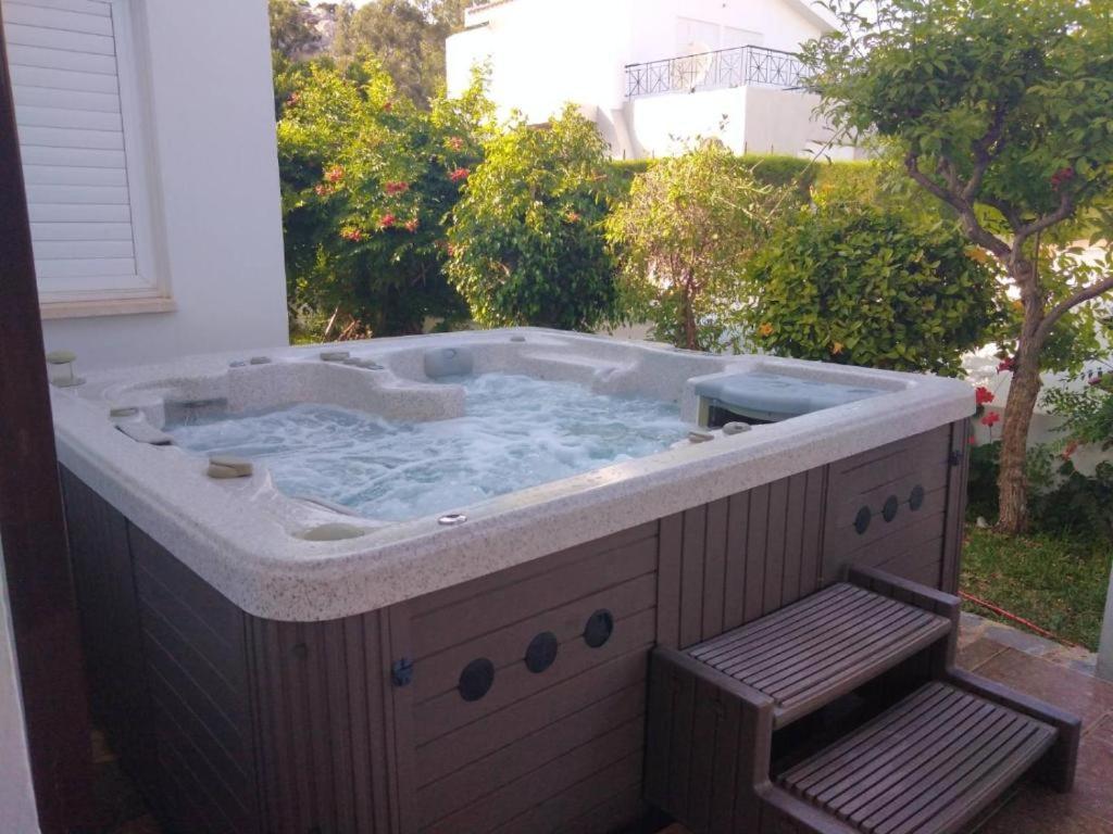Fig Tree Bay With Sea View &jacuzzi Protaras