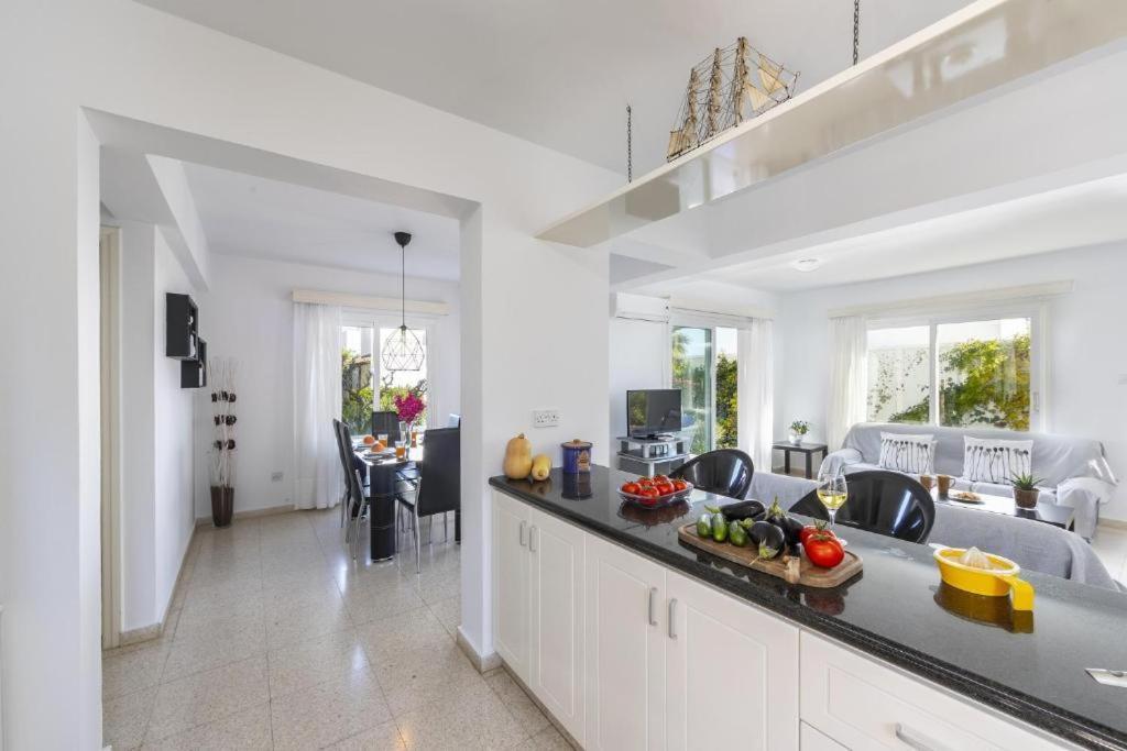 Villa Fig Tree Bay With Sea View &jacuzzi Protaras