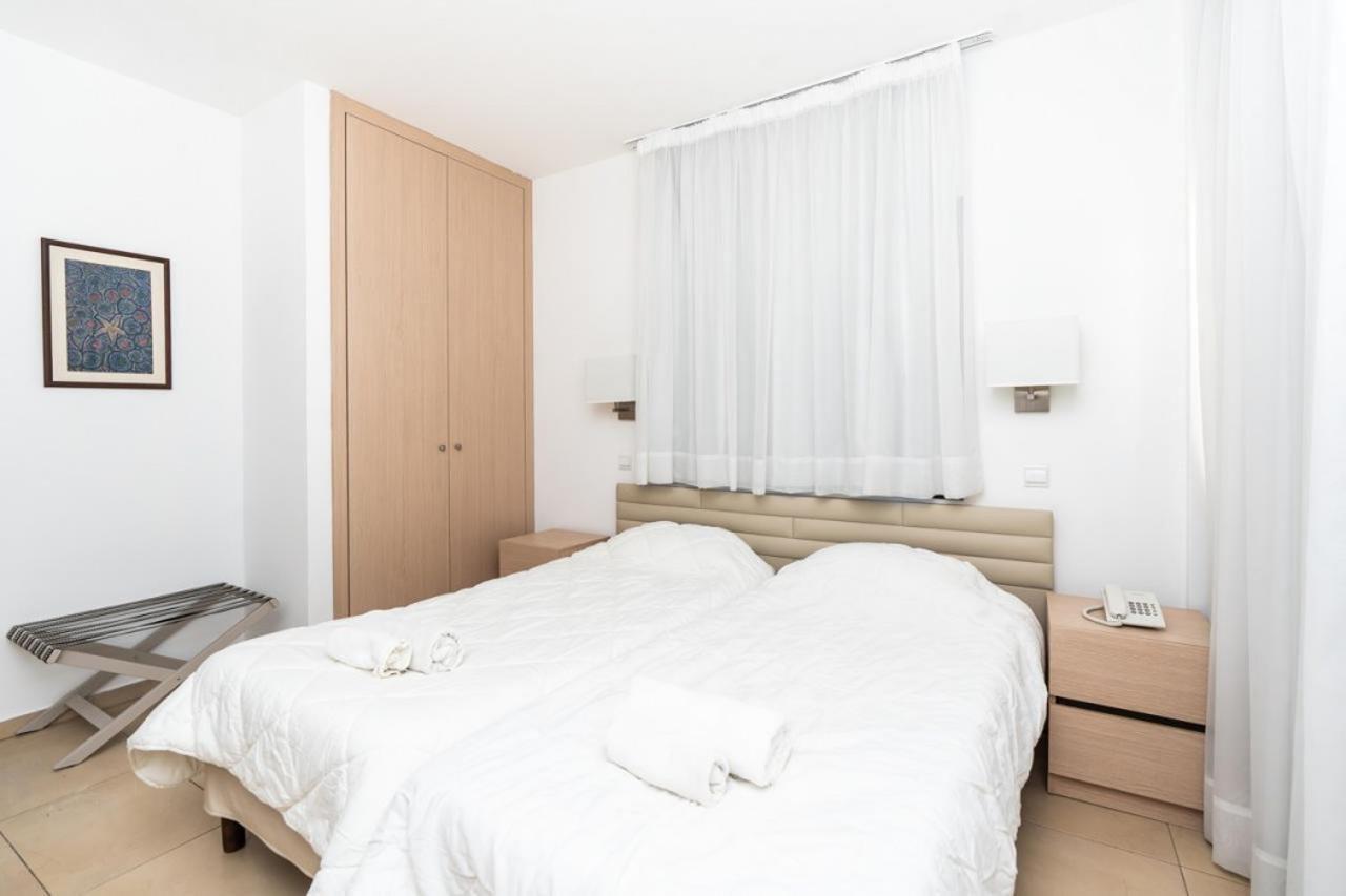 Flora Hotel 4*
