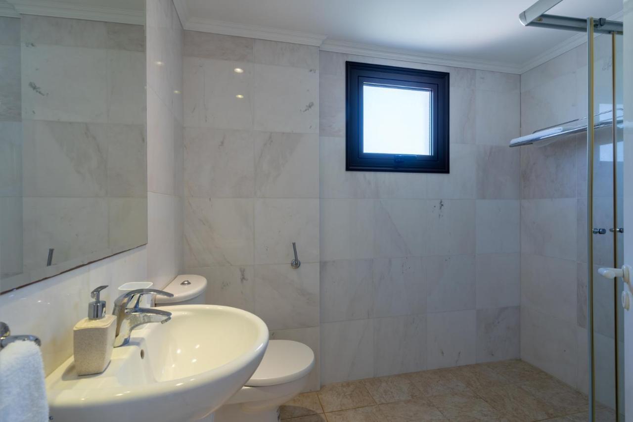 Lime 3-bedroom In Villa