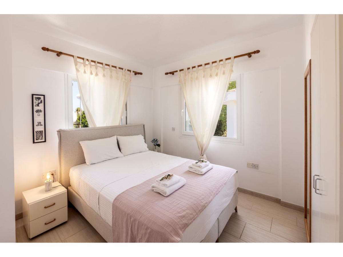 Apollon Seaside Villa *