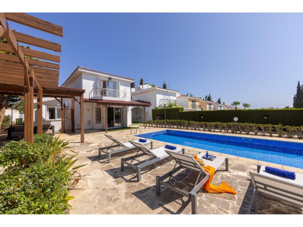 Apollon Seaside Villa *
