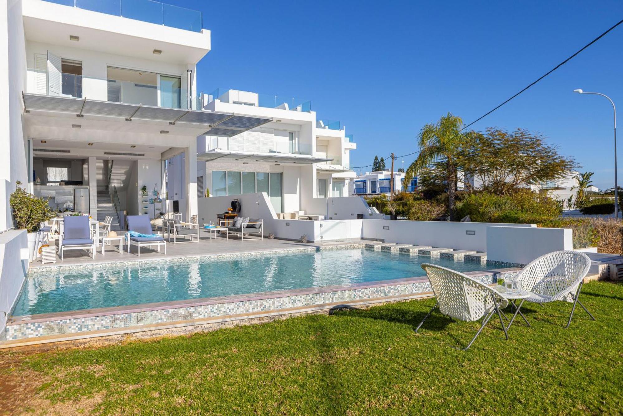 Elaia Luxury Seafront Villa