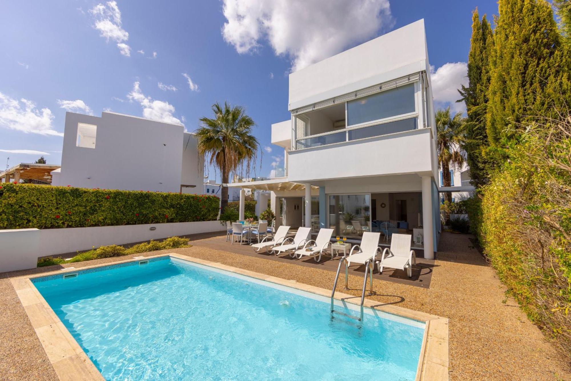 Nausica Blue Seaside Villa *
