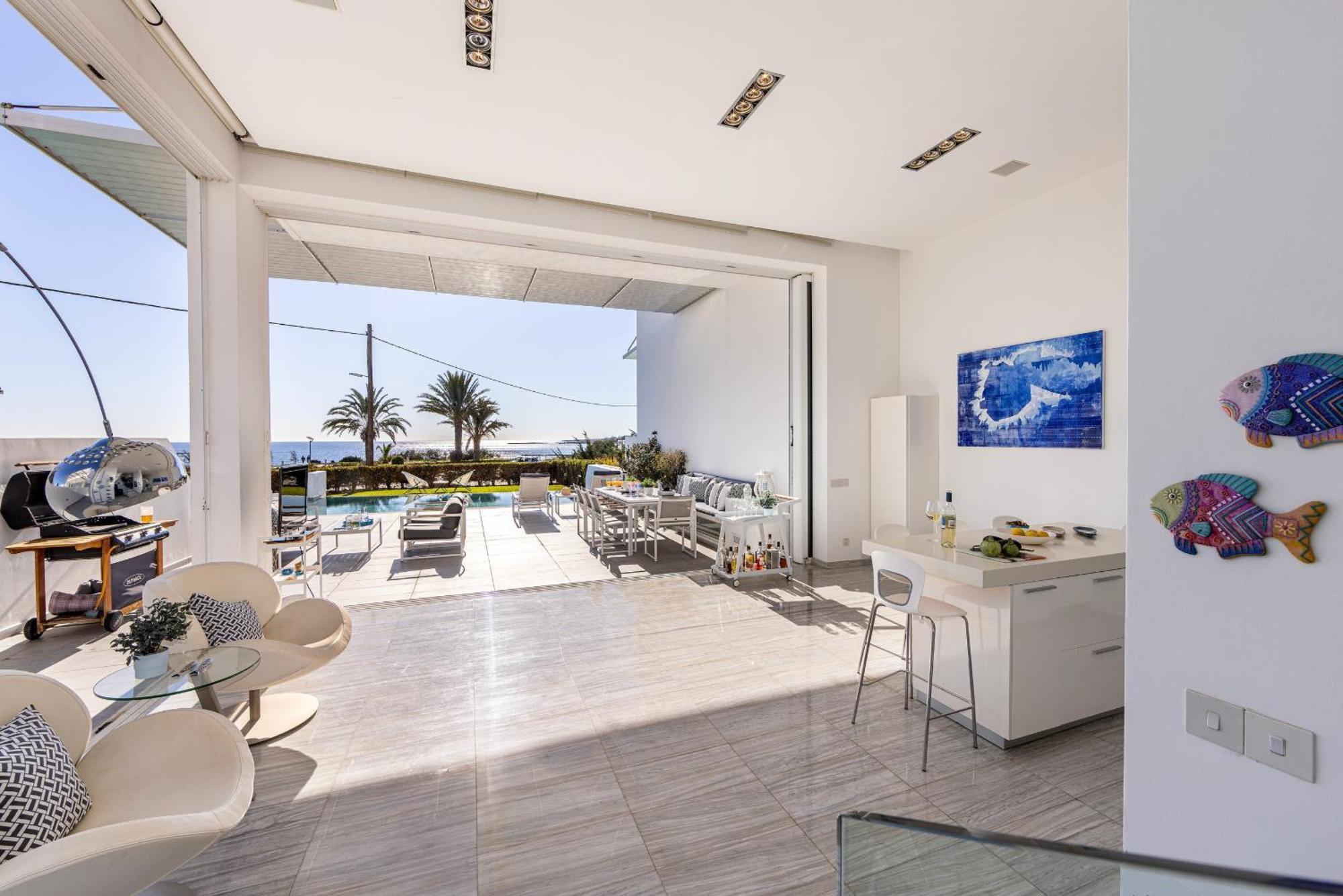 Elaia Luxury Seafront Villa *