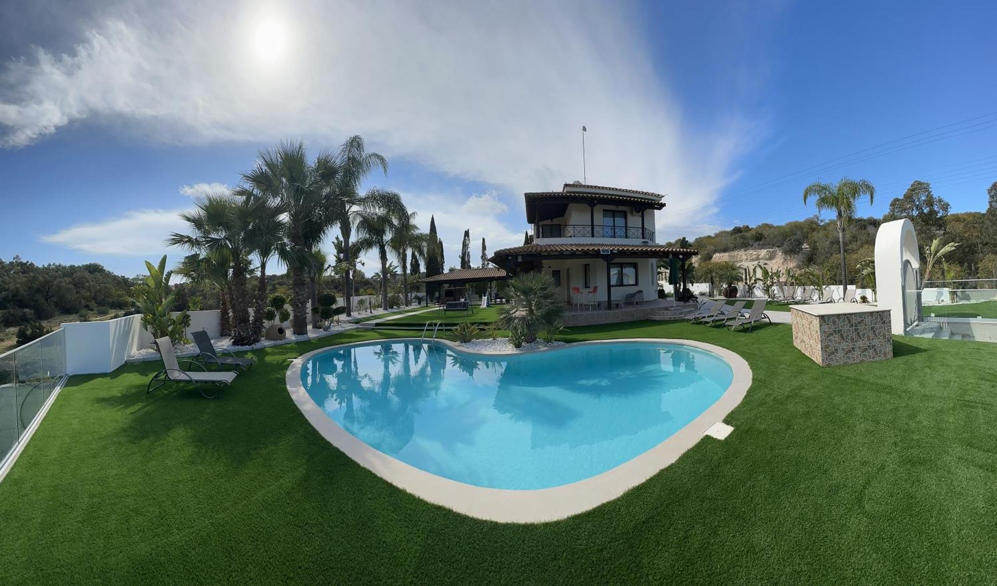 Leo's Paradise Villa