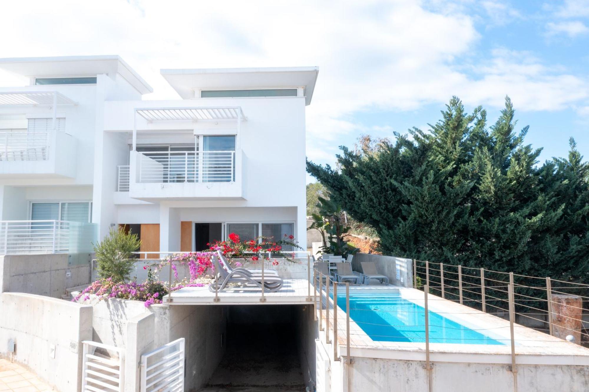 Villa Wealthystays Niceday Hill Villa, 10M Walk To Beach