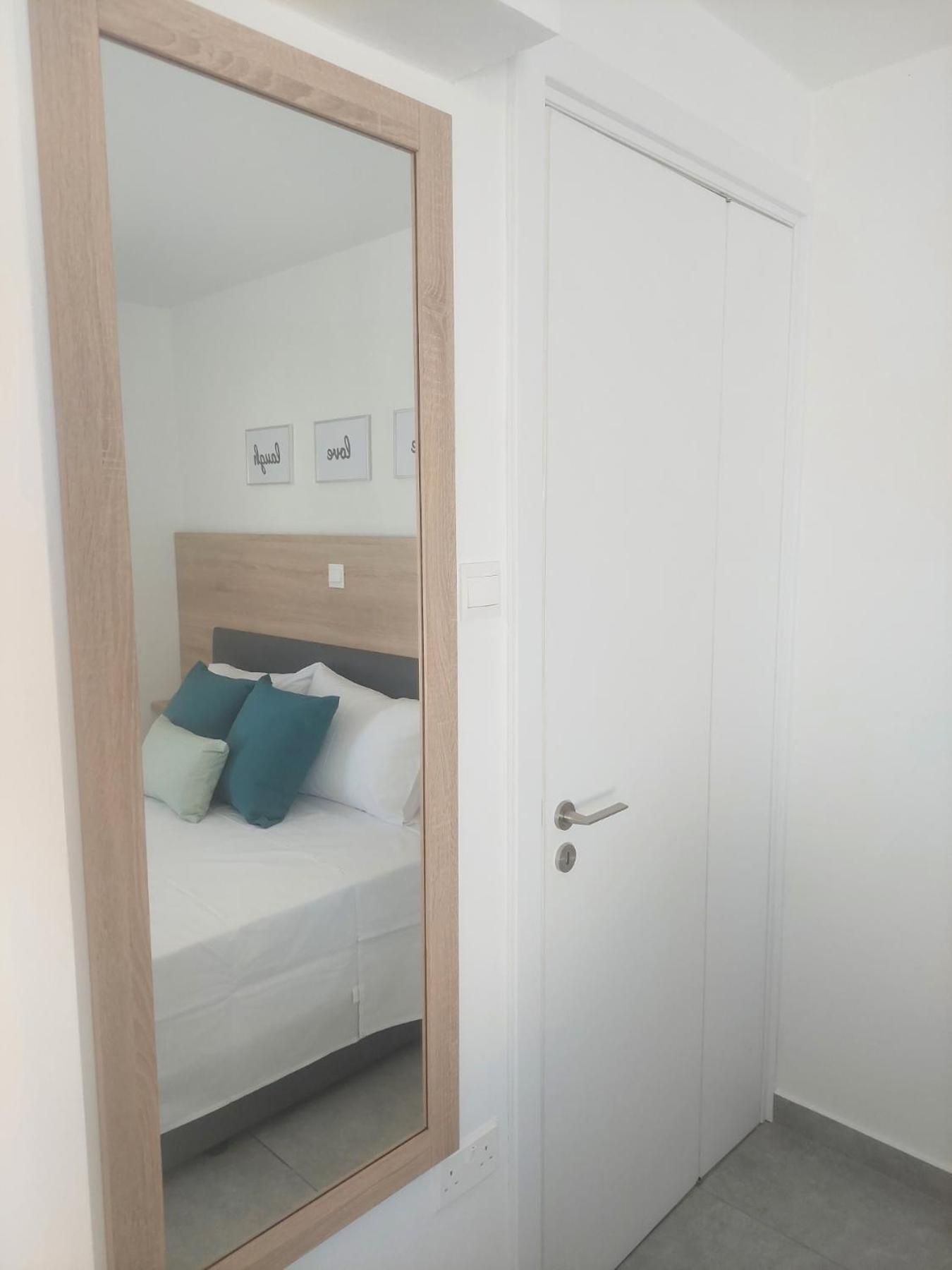 Bay Apartment *