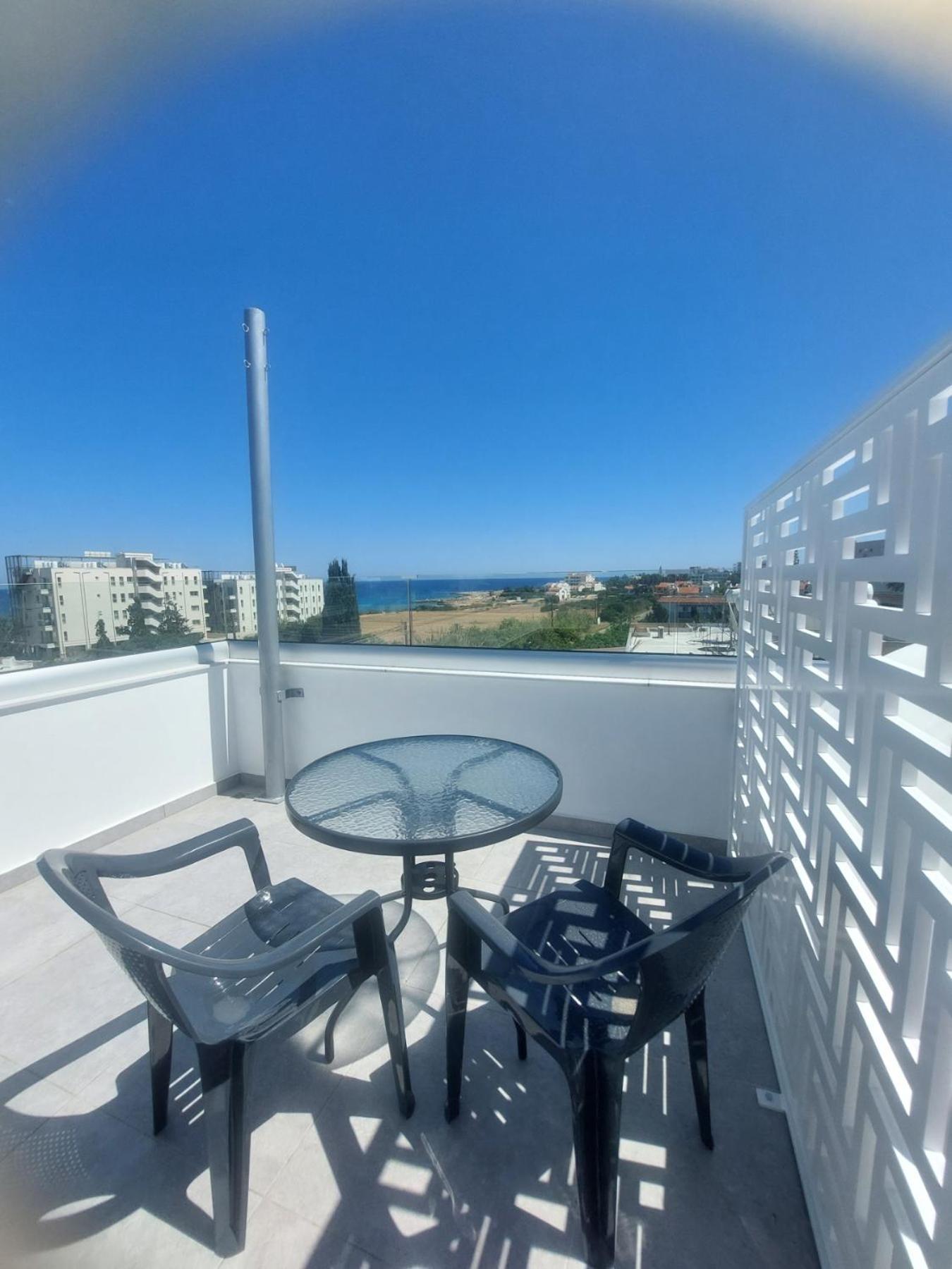 Bay Apartment *