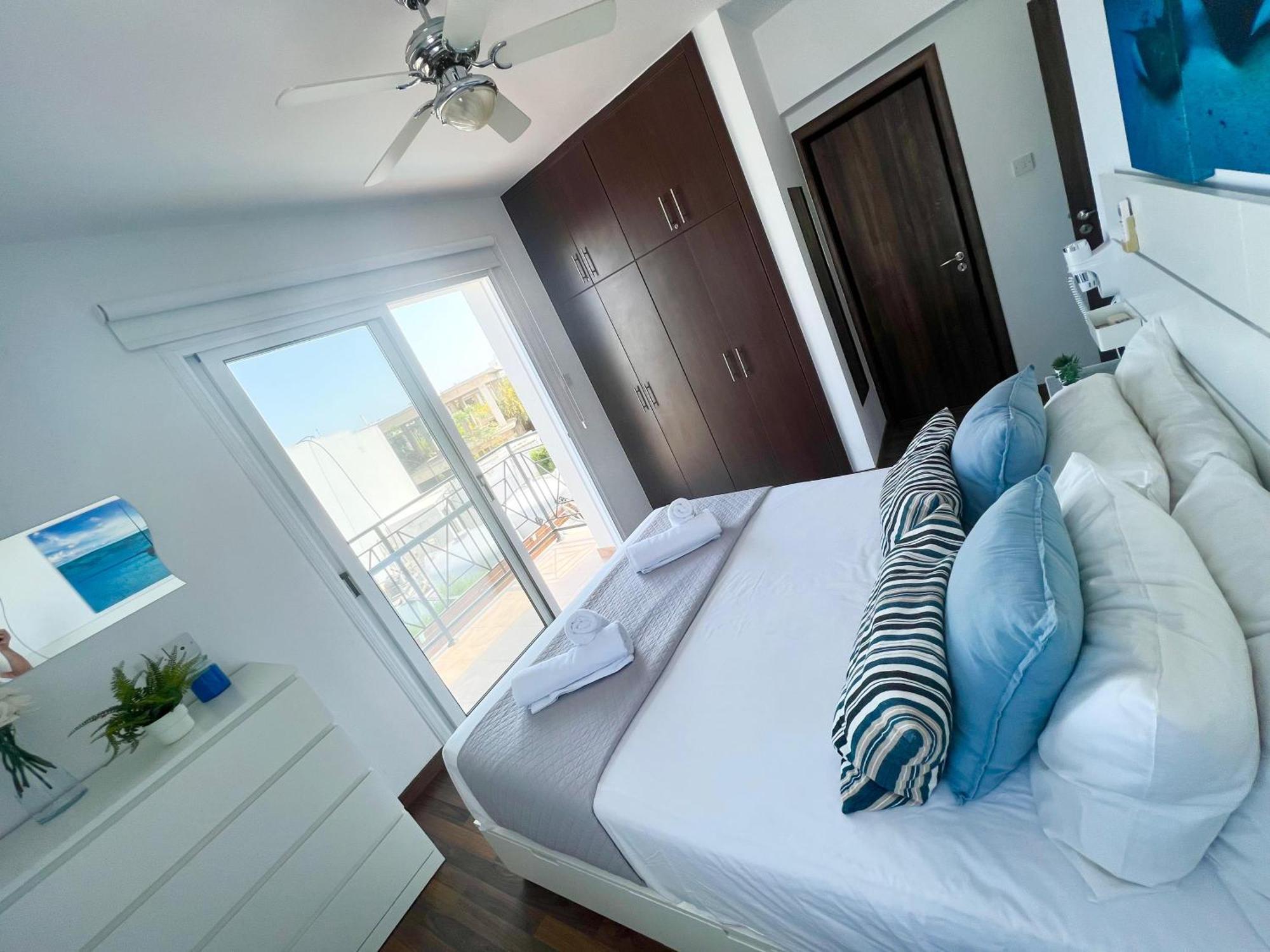 Azul Villa