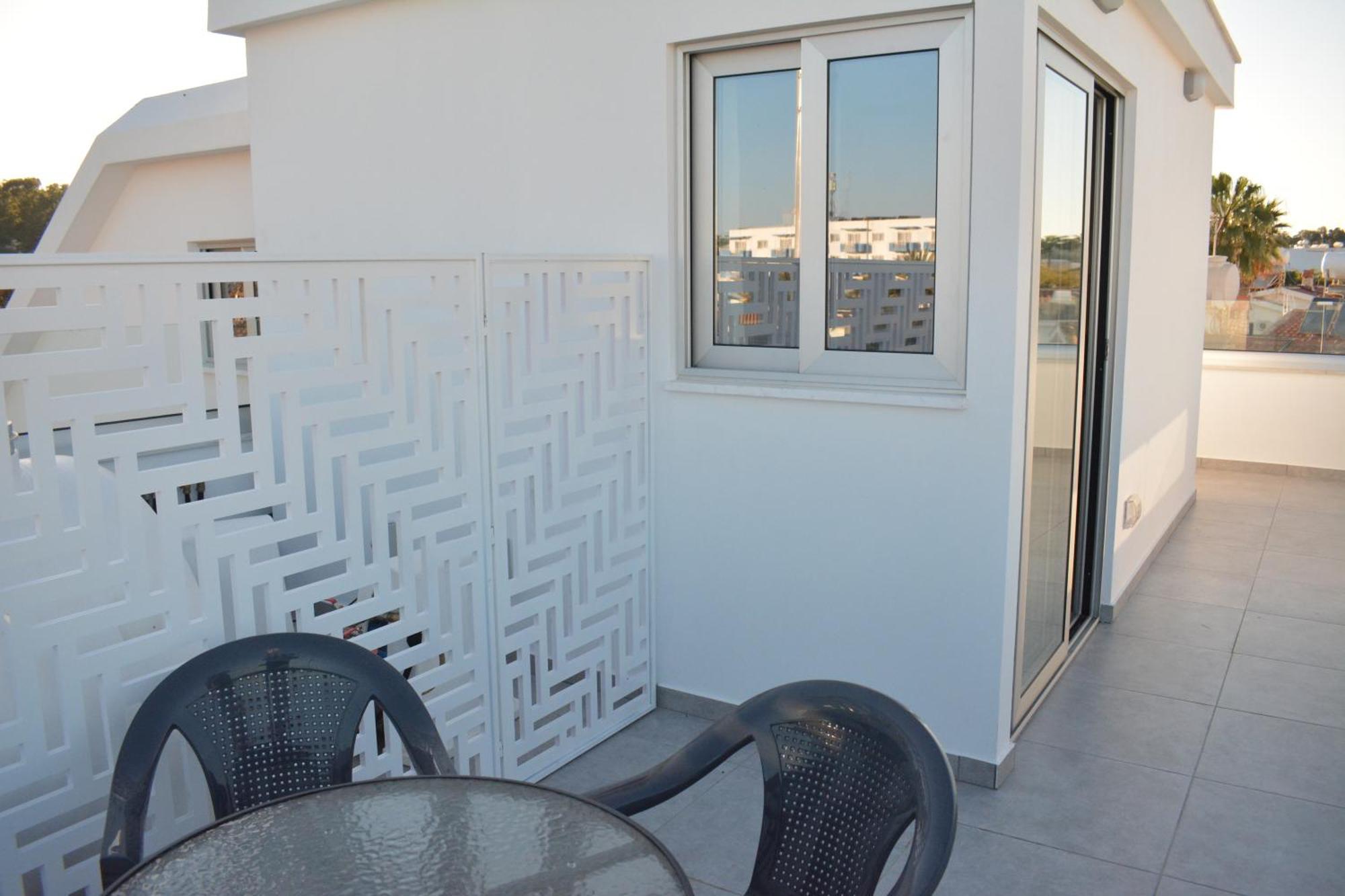 Bay Apartment *