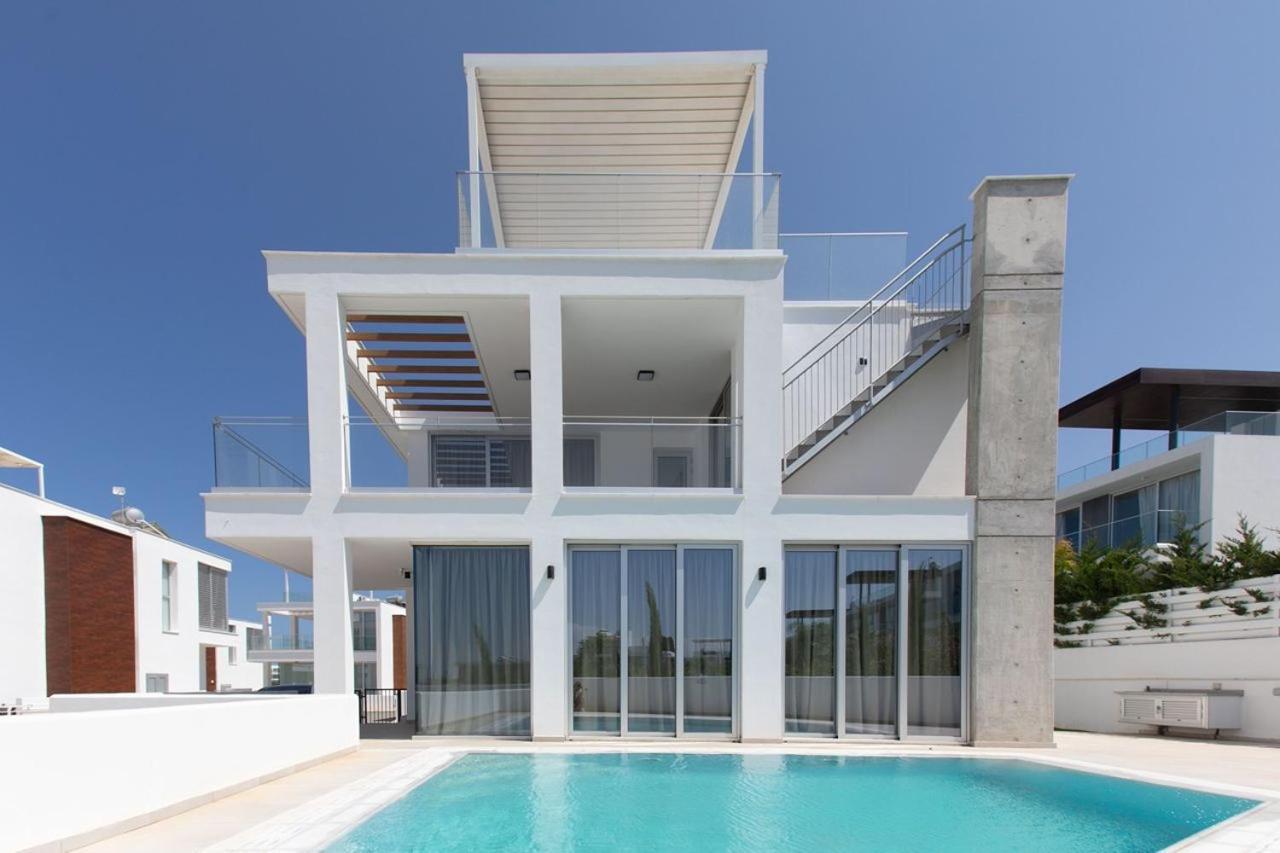 Villa Brand New 2-floor With Private Swimming Pool *