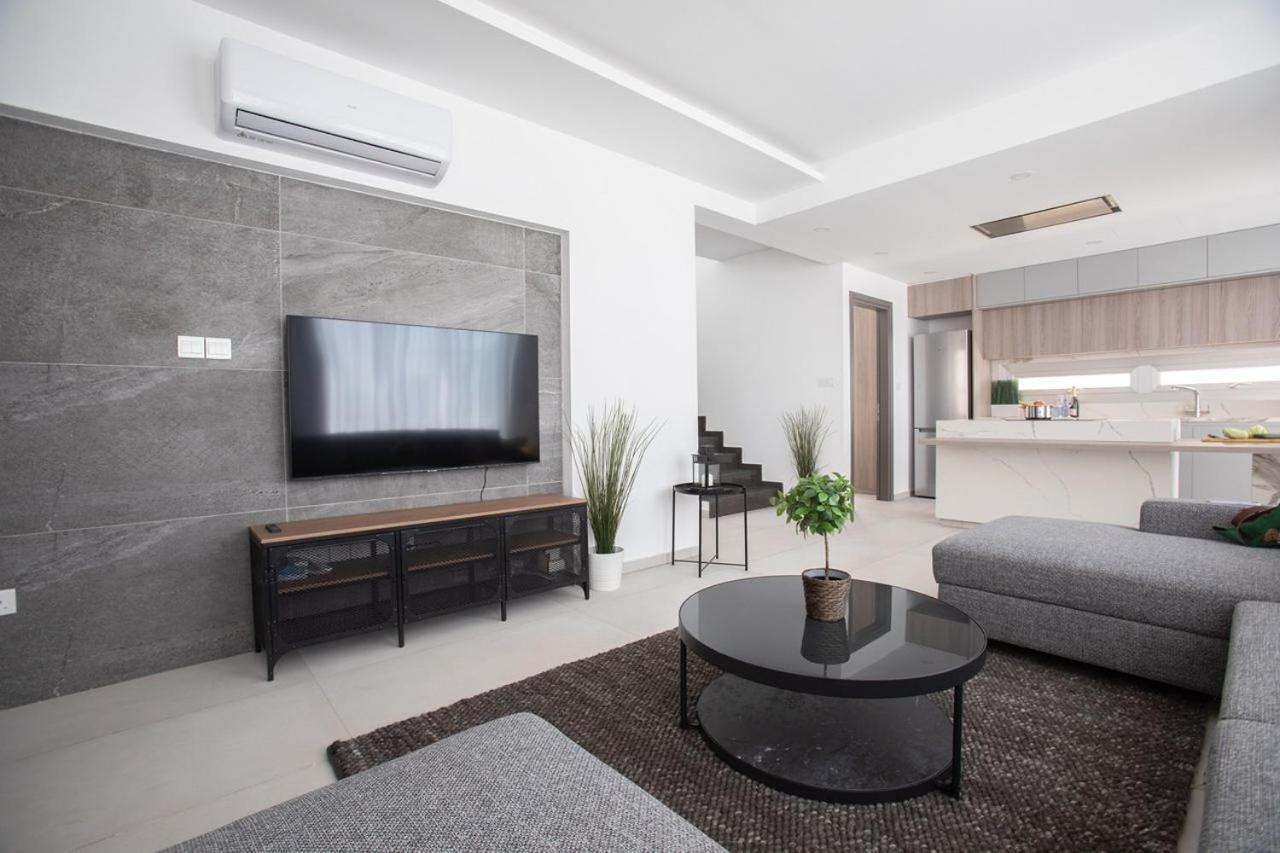 Brand New 2-floor With Private Swimming Pool *