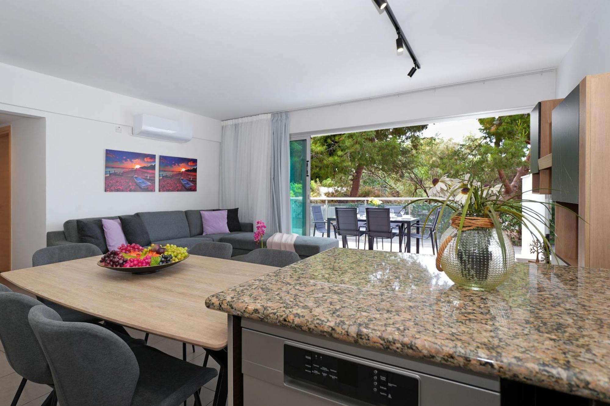 Alessia 2bed - Coralli Beachfront Holiday home