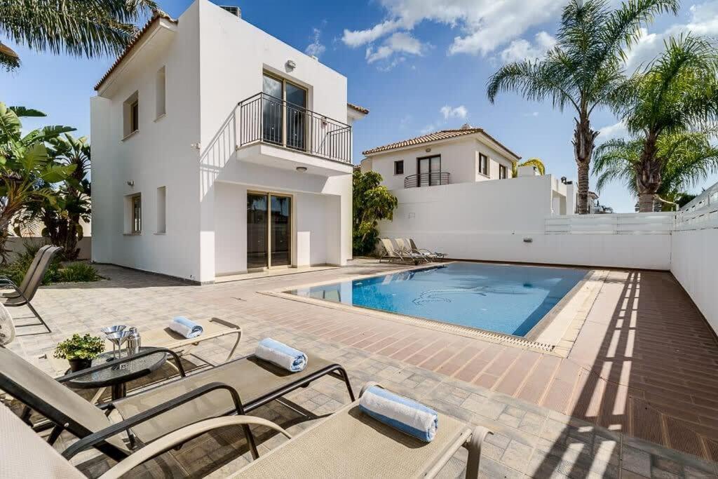 Villa Cherry Palm *