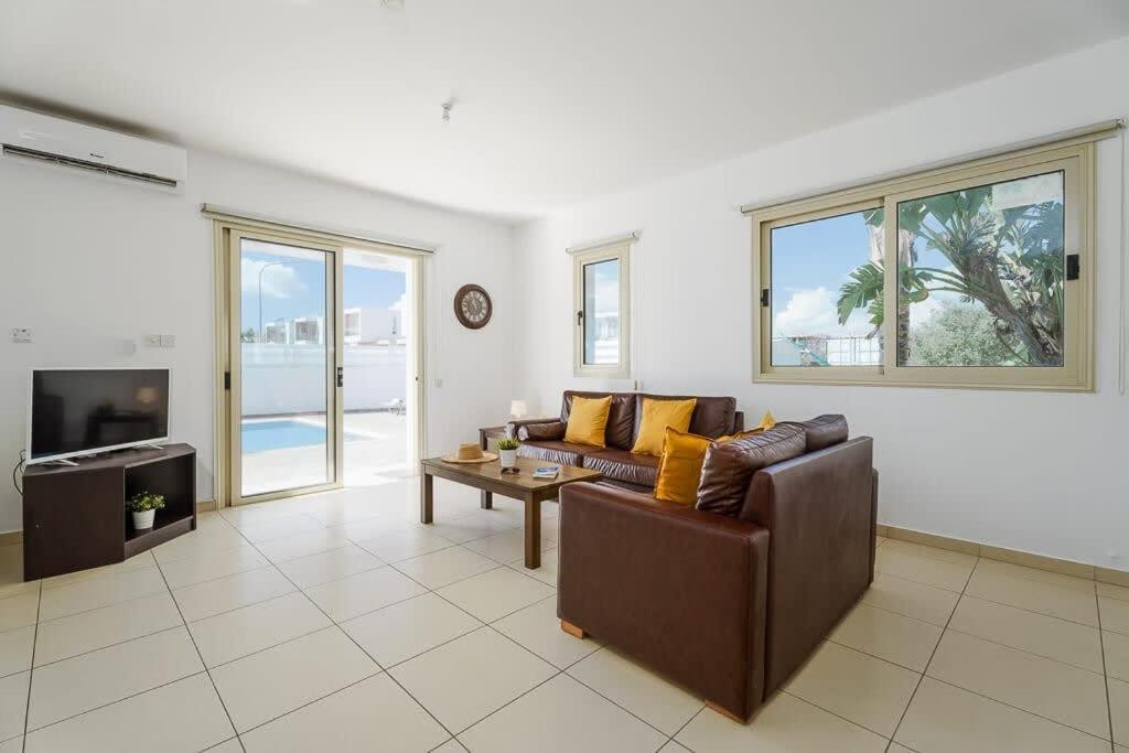 Villa Cherry Palm