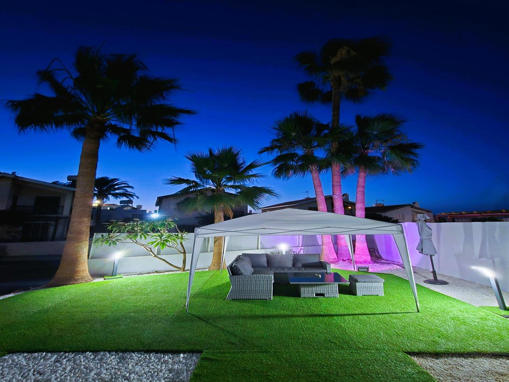 3 Bedroom Villa, Private Pool, Hot Tub * Protaras
