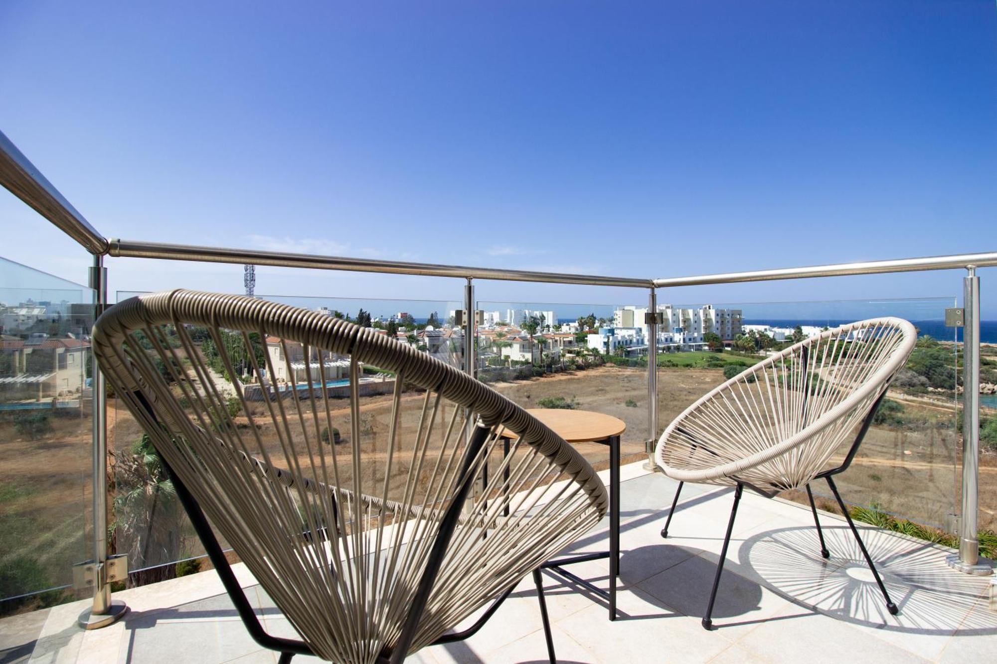Apartment Seafront Stylish Apt,
