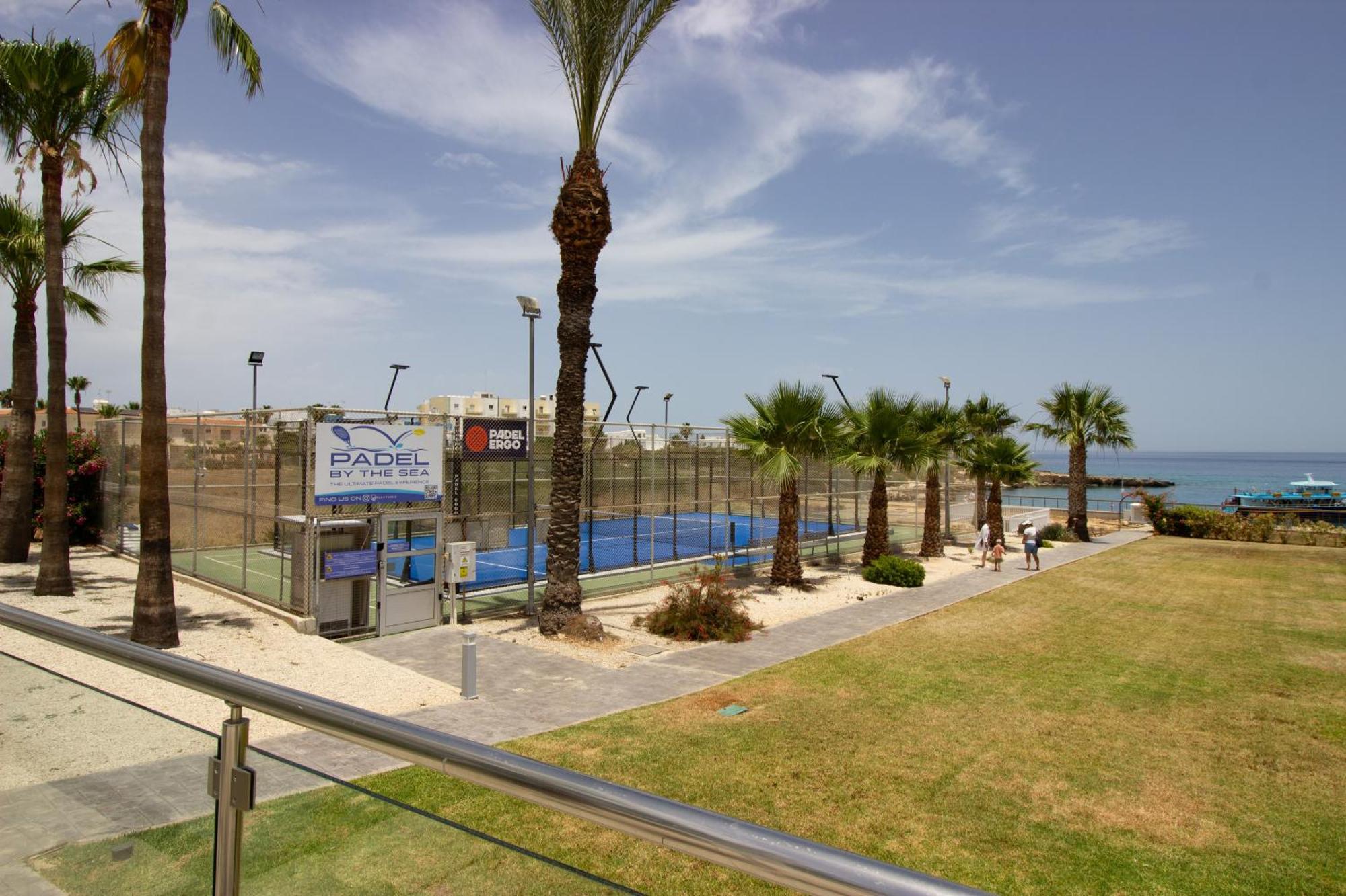 Seafront Stylish Apt, Protaras