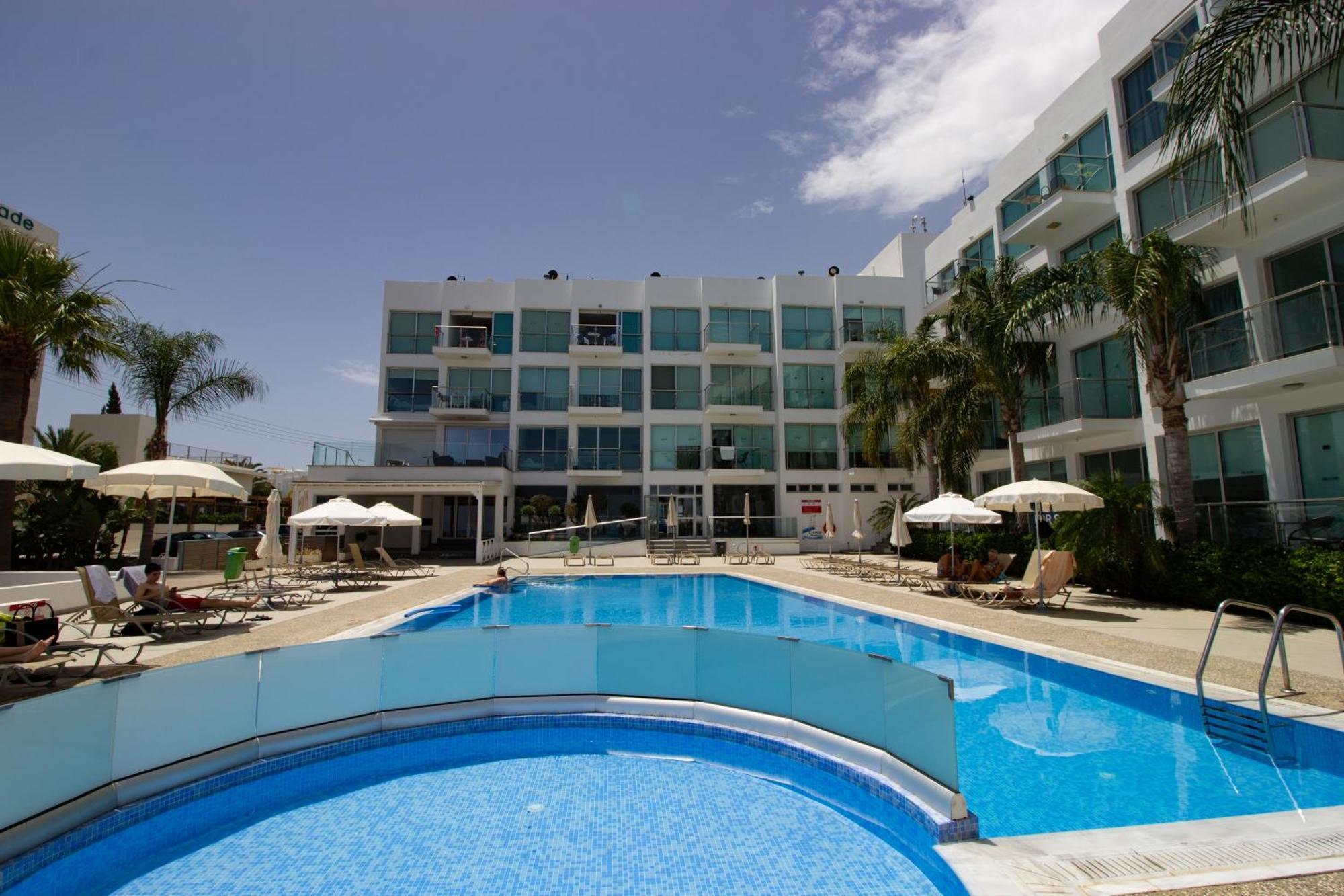 Apartment Seafront Stylish Apt,