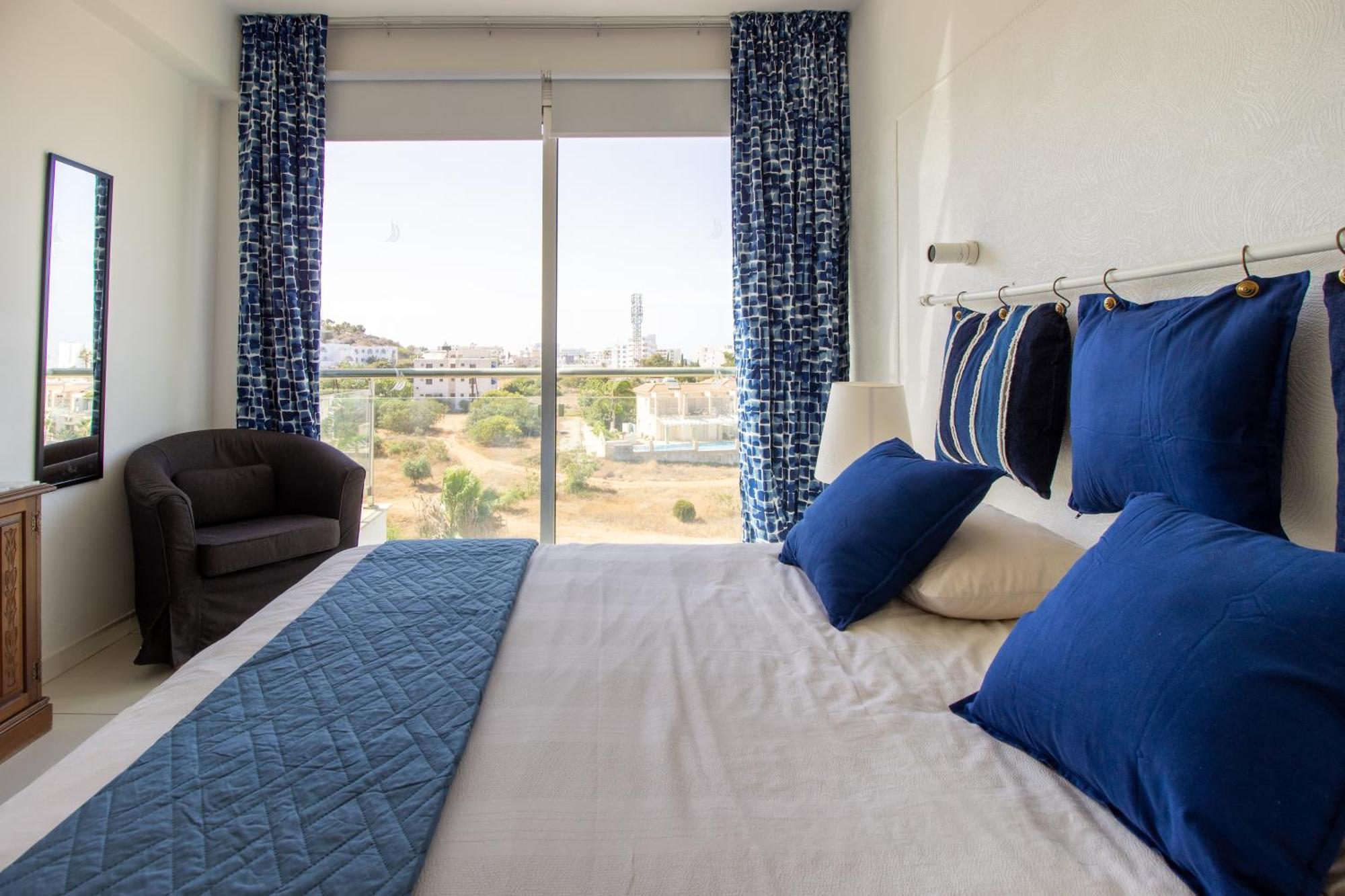 Apartment Seafront Stylish Apt, *