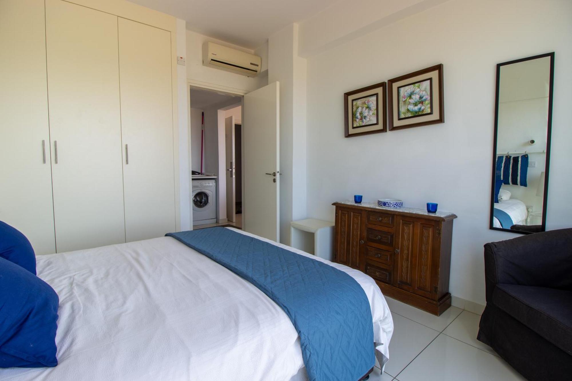 Apartment Seafront Stylish Apt,