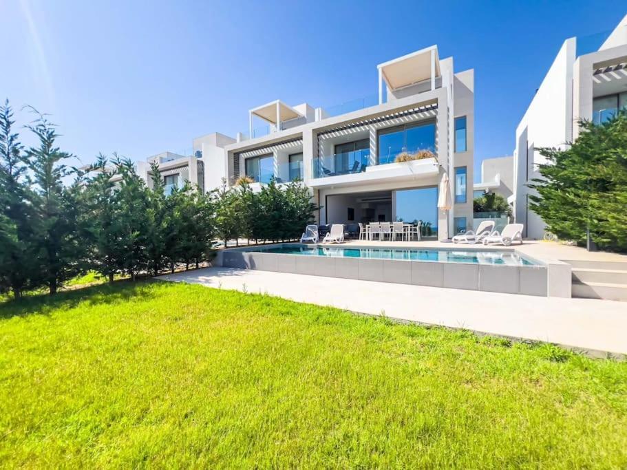 Azure Breeze - Roof Garden & Sea Views Villa *
