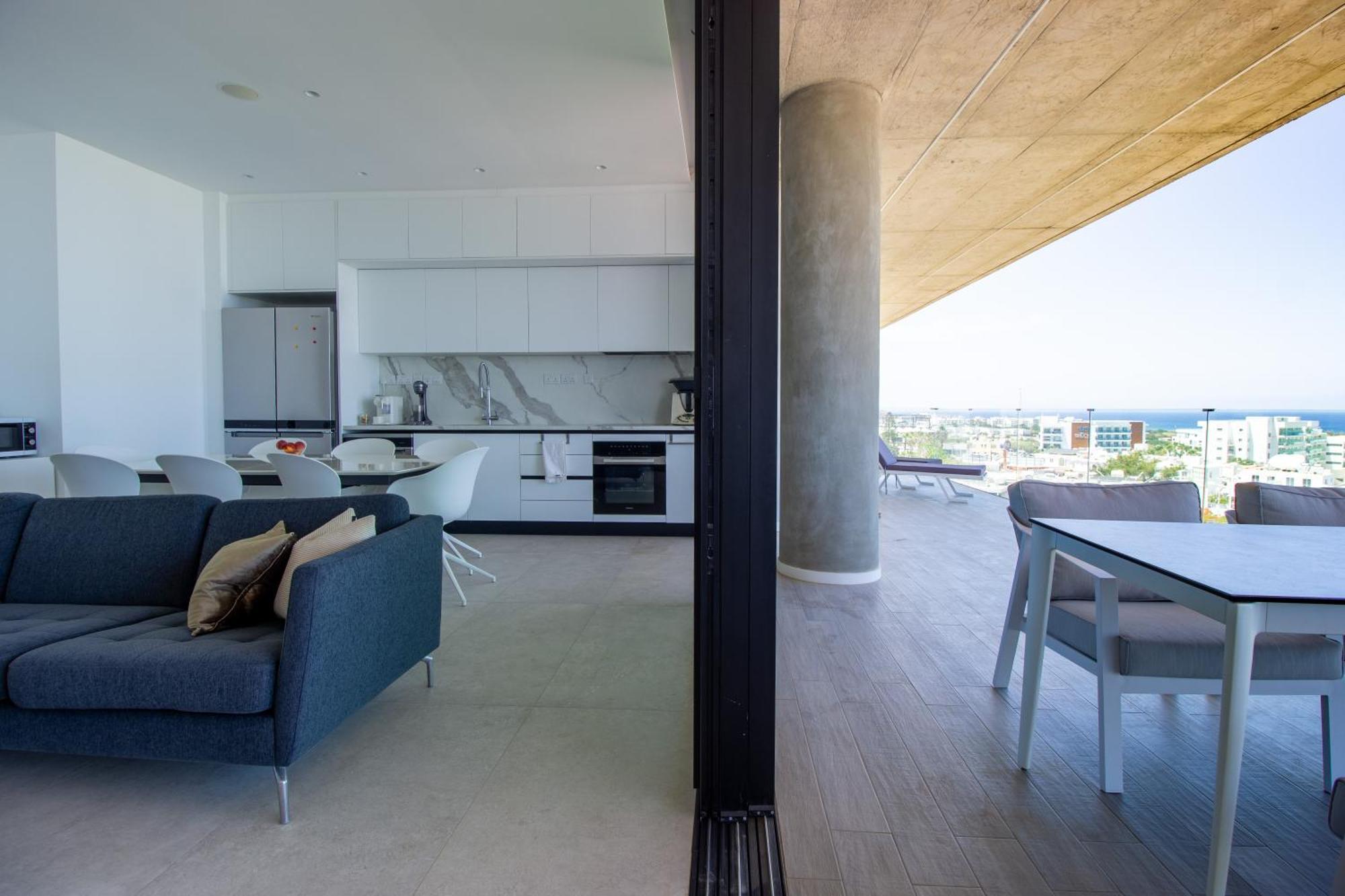 Luxury 4-bed With Sea-views Apartment Protaras